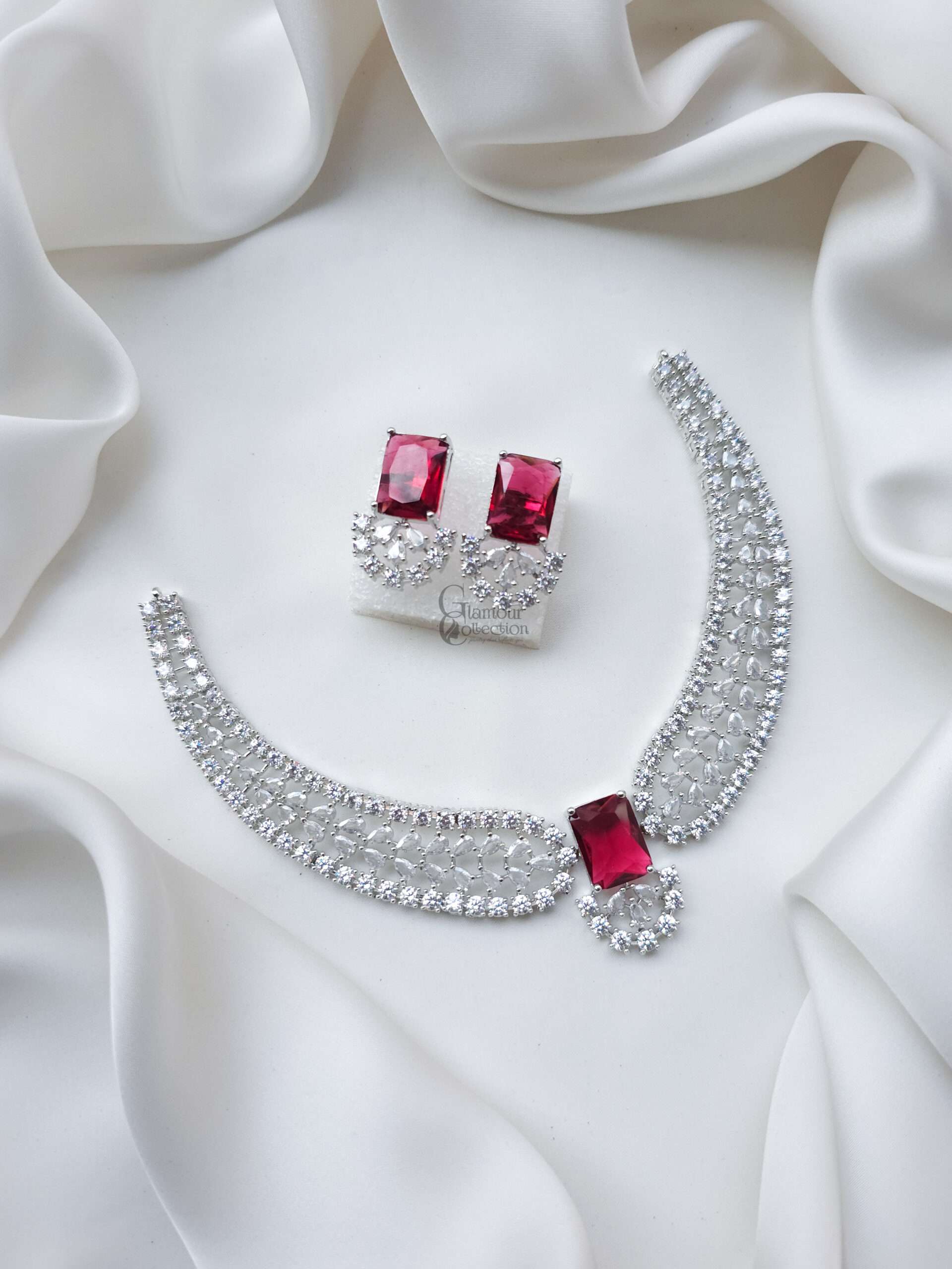 Elegant Collar Necklace Set