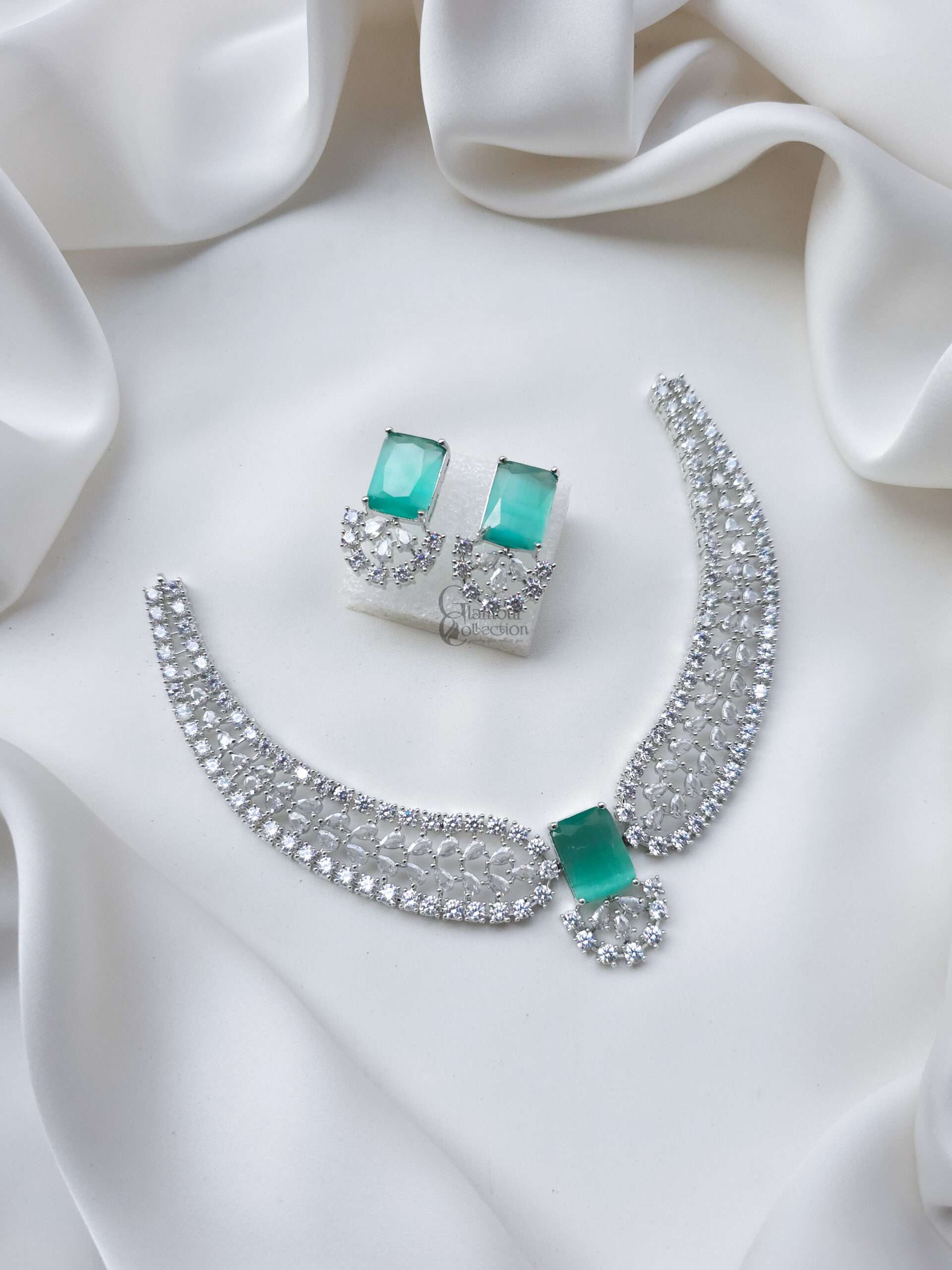 Elegant Collar Necklace Set - Image 9