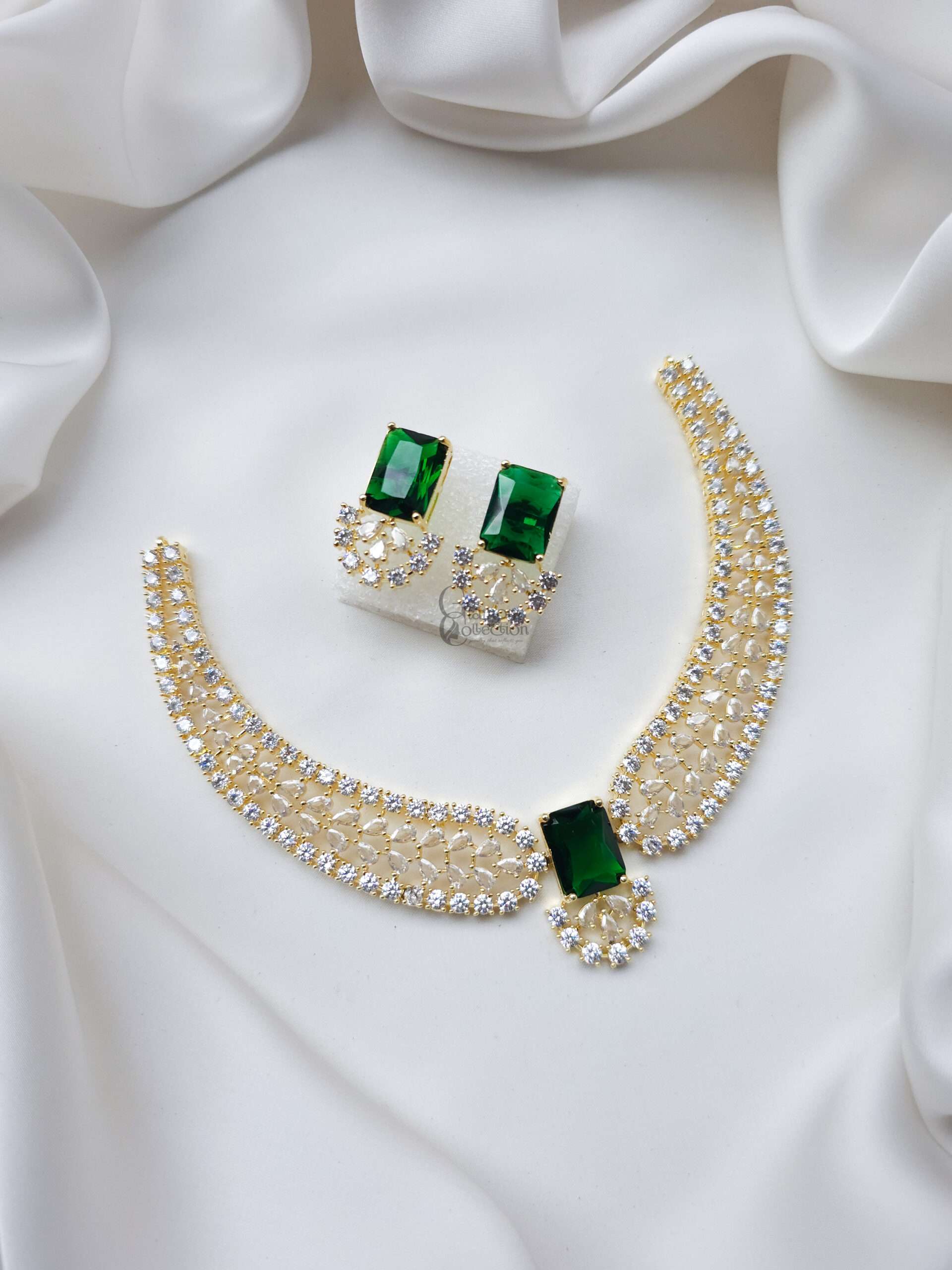 Elegant Collar Necklace Set - Image 3